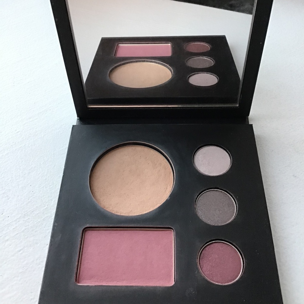 Lancôme eye and cheeks set 🎁  free on bundles of $90